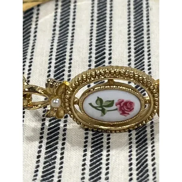 AVON Bracelet gold tones flower floral pearl fantasy victorian danty simple - Picture 4 of 11
